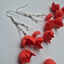 Kolczyki czerwone eleganckie kwiaty na łańcuszku niesamowicie zwracają uwagę polecam serdecznie