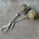 srebrne kolczyki - kule z surowego bursztynu