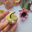 Kolczyki leciutkie kwiaty różowo zielone wykonane w pojedynczym egzemplarzu rękodzieło polecam