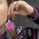Długie i leciutkie kolczyki z piórami oraz koralikami w stylu boho - rękodzieło Rudy Klary 
