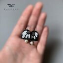 Kolczyki Flower with Pearl - białe i szare kwiaty z perłą