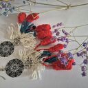 Kolczyki boho z pomponami - lekkie i efektowne