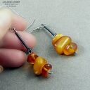 Oryginalne kolczyki z bursztynów bałtyckich mlecznego i koniakowego zawsze trafiony prezent