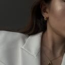 Złote kolczyki muszle