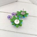 Kolczyki sztyfty z bukiecikiem niezapominajek i fioletową fasetowaną koraliką, glina polimerowa