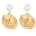 Złote kolczyki perły z plecionymi retro zawieszkami