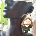 Mosiężne kolczyki malowane we wzory azteckie