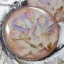 Kolczyki z suszonymi kwiatami zalanymi żywicą