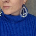 Białe siateczkowe kolczyki