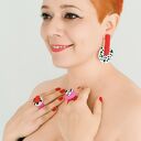 Asymetryczne kolczyki z żywicy w kolorze różowo-pomarańczowym