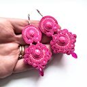 Kolczyki sutaszowe ręcznie haftowane Cold Pink