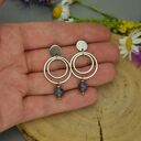 Ręcznie robione kolczyki koła z labradorytem - stal chirurgiczna (wire wrapping)