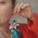 Kolczyki boho z piórami i kwiatami - lekkie rękodzieło w unikalnym egzemplarzu