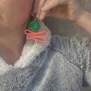 Leciutkie kolczyki boho Ruda Klara - różowo-czerwono-pomarańczowe rękodzieło