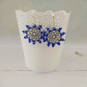 Frywolitkowe kolczyki ze srebrnej, metalizowanej nici z szafirowymi koralikami, kolczyki koronkowe