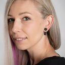 Kolczyki Katie podłużne z modeliny - czarne z brokatowym akcentem