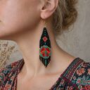 Czarne kolczyki z frędzlami z koralików Miyuki - pacyfka boho