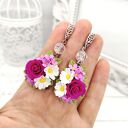 Długie wiszące kolczyki z rumiankami i różami, kryształki, kolczyki eleganckie florystyczne z kwiata