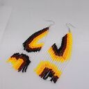 Wielobarwne, abstrakcyjne kolczyki z koralików