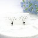 Srebrne kolczyki Lines z turmalinem czarnym