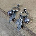 Kolczyki - perły z piórkami