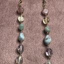 Wiszące kolczyki z tęczowymi kamieniami w kolorze złotym