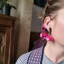 Nausznica boho z piórami i kwiatami - klips na jedno ucho