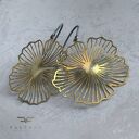Kolczyki Subtle Flowers by Brass - srebrne bigle z kwiatami z mosiądzu