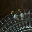 Złote kolczyki listki z perłami