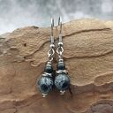 Kolczyki chainmaille - czarny howlit 2