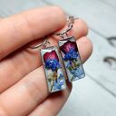 Kolczyki z niezapominajkami zalanymi żywicą