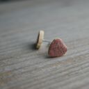 Ceramiczne różowe kolczyki serduszka na sztyftach ze stali chirurgicznej