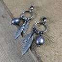 Kolczyki - perły z piórkami