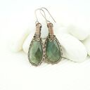 Wiszące kolczyki z labradorytem - miedziane wire wrapping