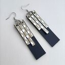 Kolczyki skórzane długie wiszące szerokie Czarne ze srebrnymi Paskami