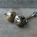 srebrne kolczyki - kule z surowego bursztynu