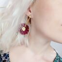 Burgundowe kolczyki okrągłe na łańcuszku - styl boho na sztyftach ze stali