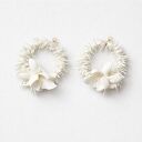 Białe kolczyki ślubne - ręcznie robione kwiaty Delikatne, ręcznie wykonane kolczyki w kształcie bia