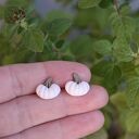 Białe dynie - minimalistyczne kolczyki sztyfty handmade na jesień i Halloween