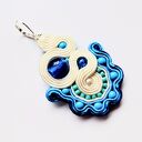 Kolczyki sutaszowe haftowane Blue & Ecru (średnie, 5 cm)