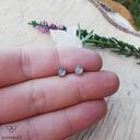 Mini kropki z labradorytem - kolczyki