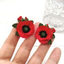 Czerwone maki, które pięknie poruszają się na uchu - kolczyki handmade