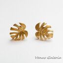 Złota monstera mała - kolczyki srebrne
