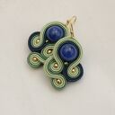Małe kolczyki sutasz z jadeitami - haft soutache w kolorach zieleni i granatu
