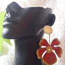 Mosiężne kolczyki w kształcie kwiatów