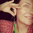Kolczyki wkrętki z piórami - zielone boho z futerkowymi frędzlami