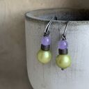 <h1>Kolczyki Lavender & Pistachio - delikatna biżuteria handmade z jadeitem i szklanymi perłami</h1>