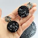 Kolczyki z kwiatem - czarne szydełkowe z koralikami