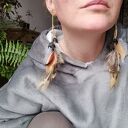 Kolczyki zwariowane bujne długie - boho folk z piórami i mchem