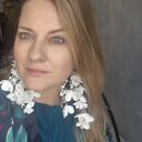 Kolczyki długie białe kwiaty Frida - leciutkie i antyalergiczne ze stali nierdzewnej